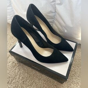 NINE WEST Tatiana Suede Pumps Size 8, gently used, worn very few times!